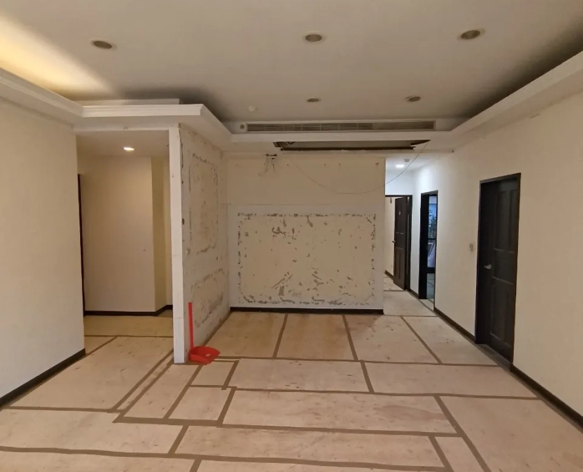 三峽學府拆除後的公共區牆面與地坪施工面
