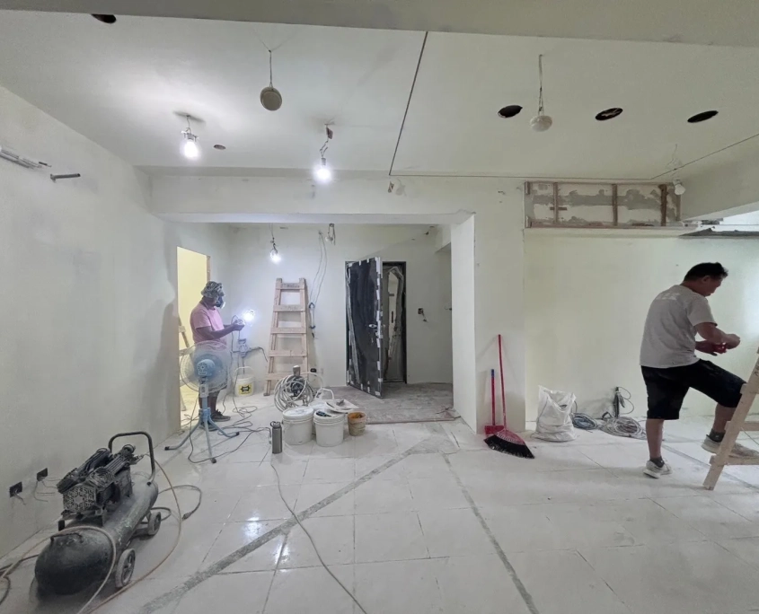 中和自強住宅翻新｜公共區油漆作業中