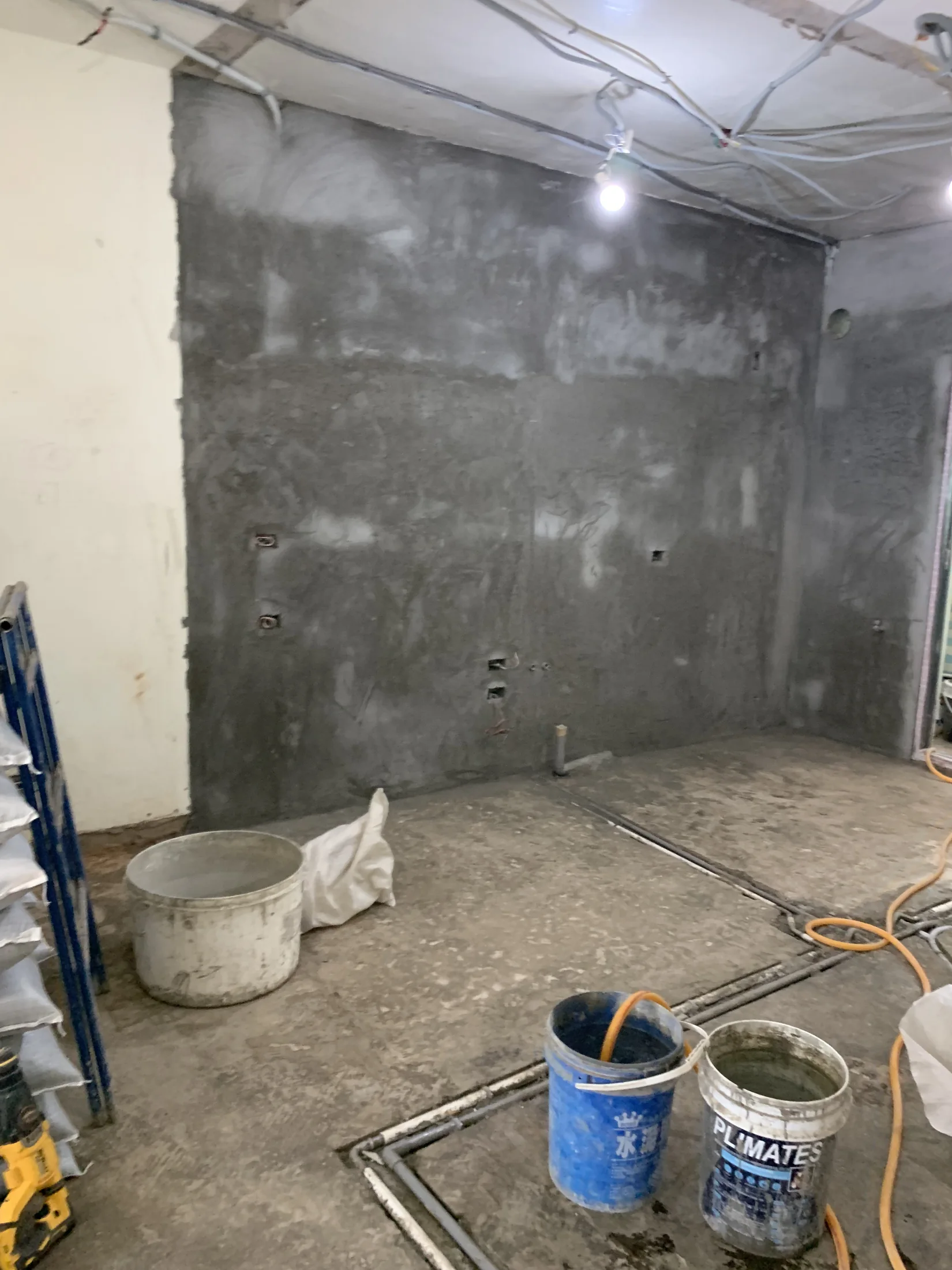 廚房與公共區水泥牆面及地坪施工現場