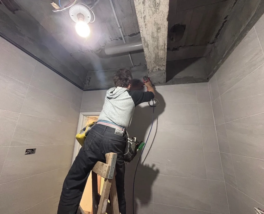 文山辛亥老屋翻新 01/14 工程專員巡場紀錄:浴室天花封板