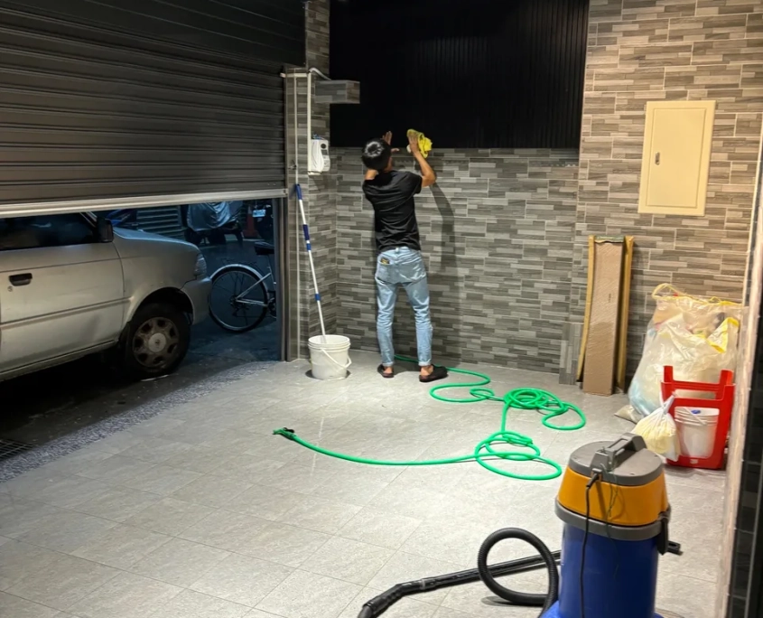 中山合江老屋翻新 08/23 工程專員巡場紀錄:車庫清理